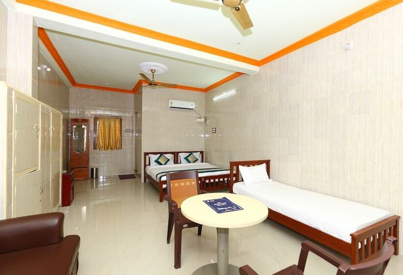 בית מלון כפרי Oyo 7747 Ss Residency