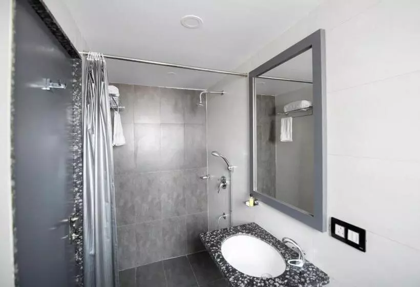 ホテル Sanmukh By Adamo