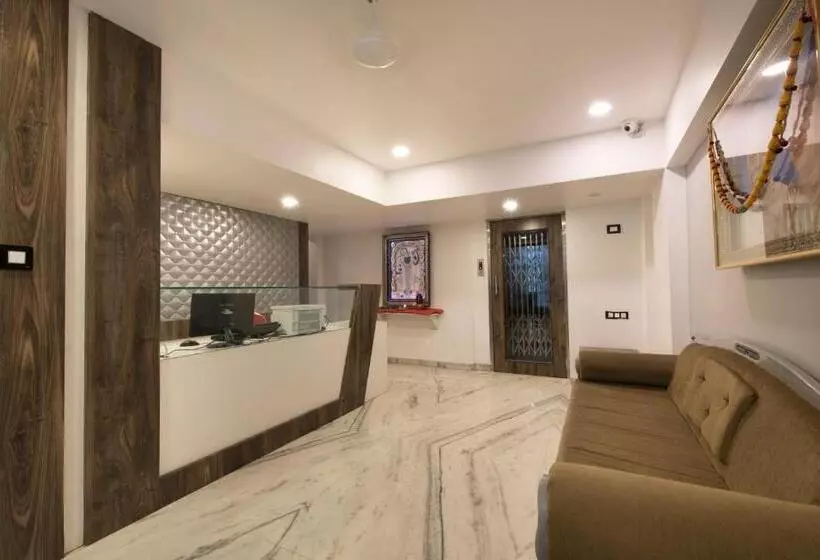 ホテル Sanmukh By Adamo