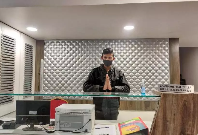 ホテル Sanmukh By Adamo