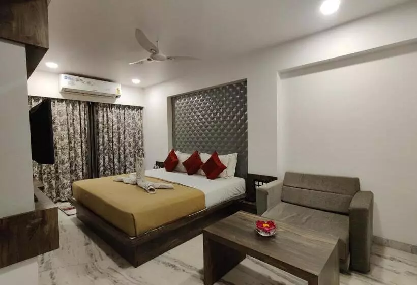 ホテル Sanmukh By Adamo