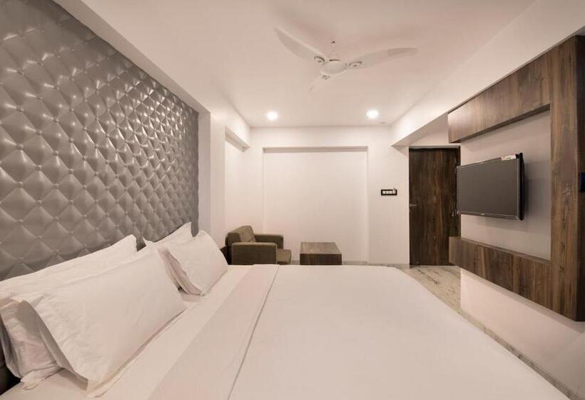 Hotel Sanmukh By Adamo