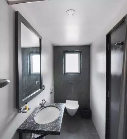 ホテル Sanmukh By Adamo