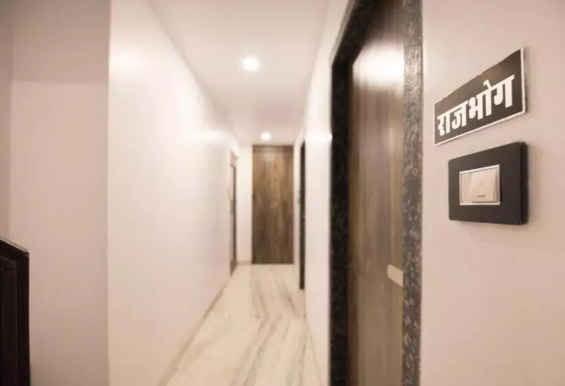 ホテル Sanmukh By Adamo