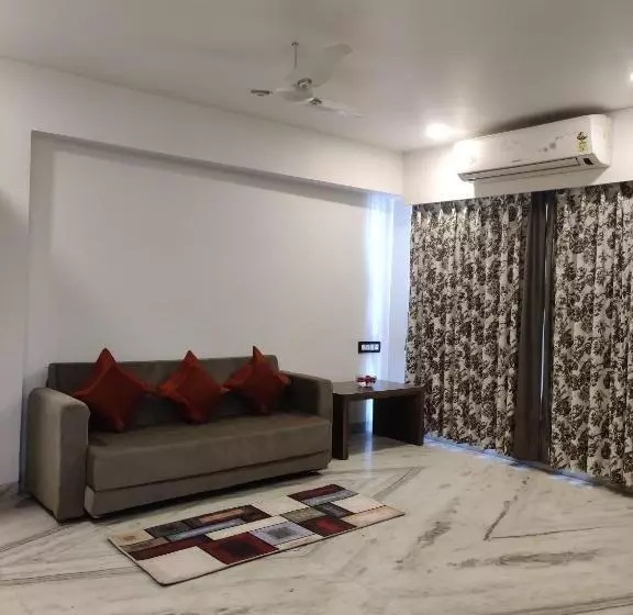 ホテル Sanmukh By Adamo