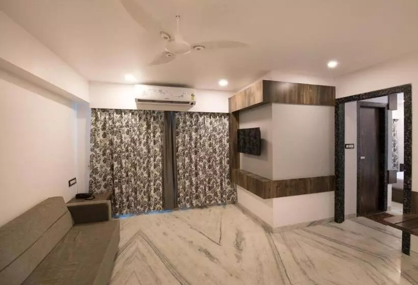 ホテル Sanmukh By Adamo