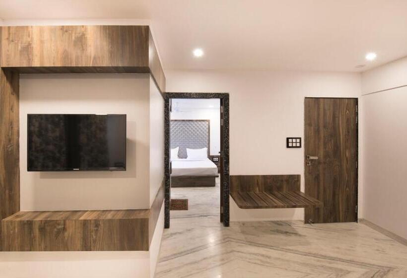 Hotel Sanmukh By Adamo