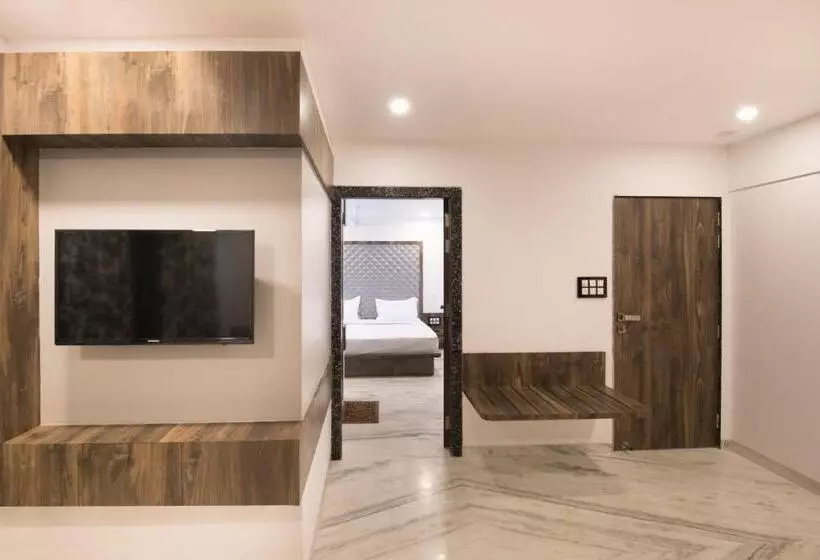 ホテル Sanmukh By Adamo