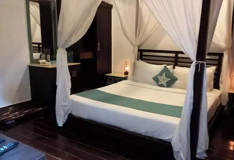 Hotel Sinq Beach Morjim