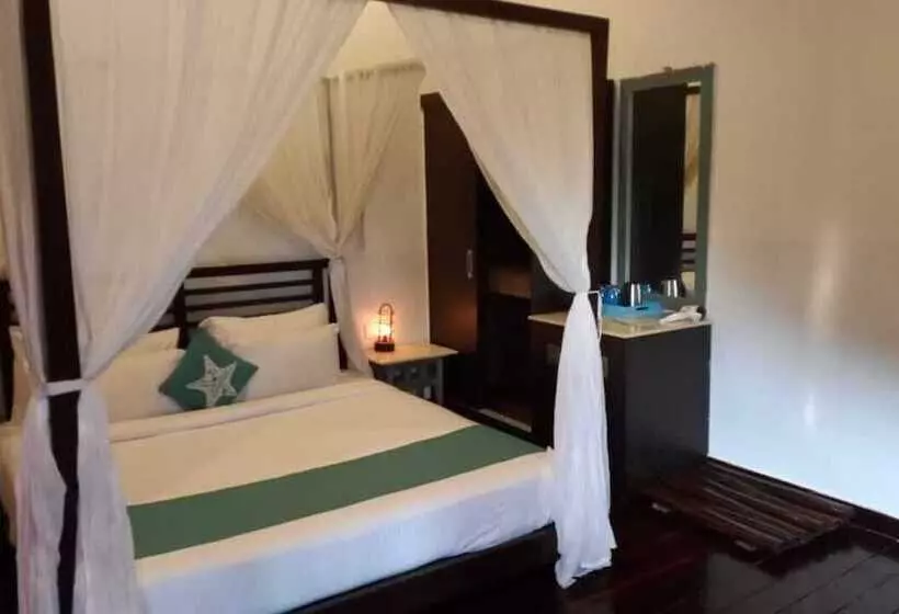 Hotel Sinq Beach Morjim