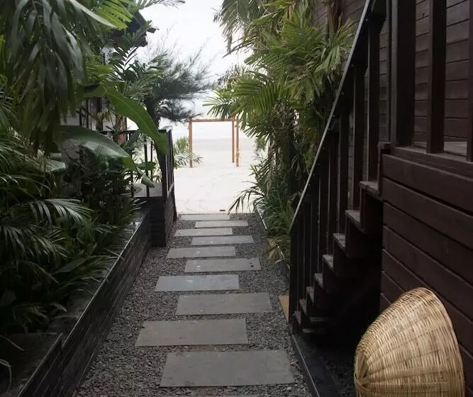 Hotel Sinq Beach Morjim