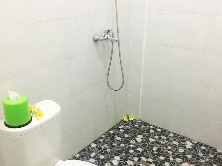 Repag Wayan Canggu Hostel