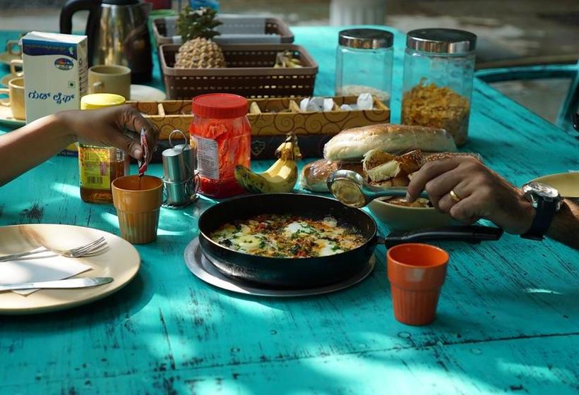 هاستل Woke Arpora