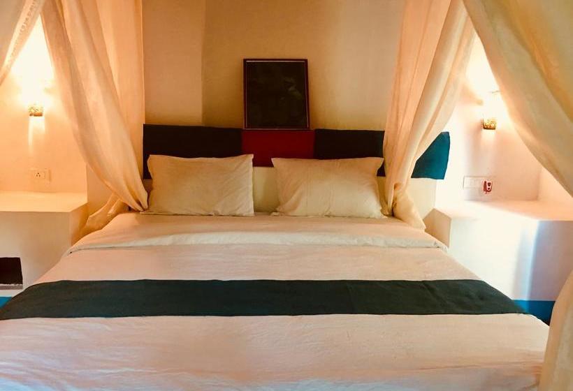 هاستل Woke Arpora