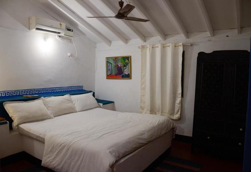 هاستل Woke Arpora