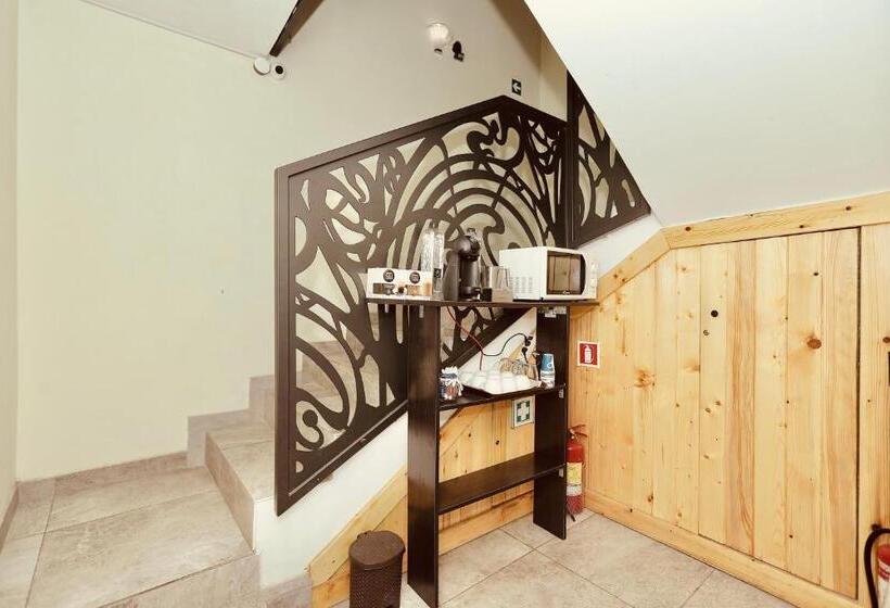 تختخواب و صبحانه Casa Golopența