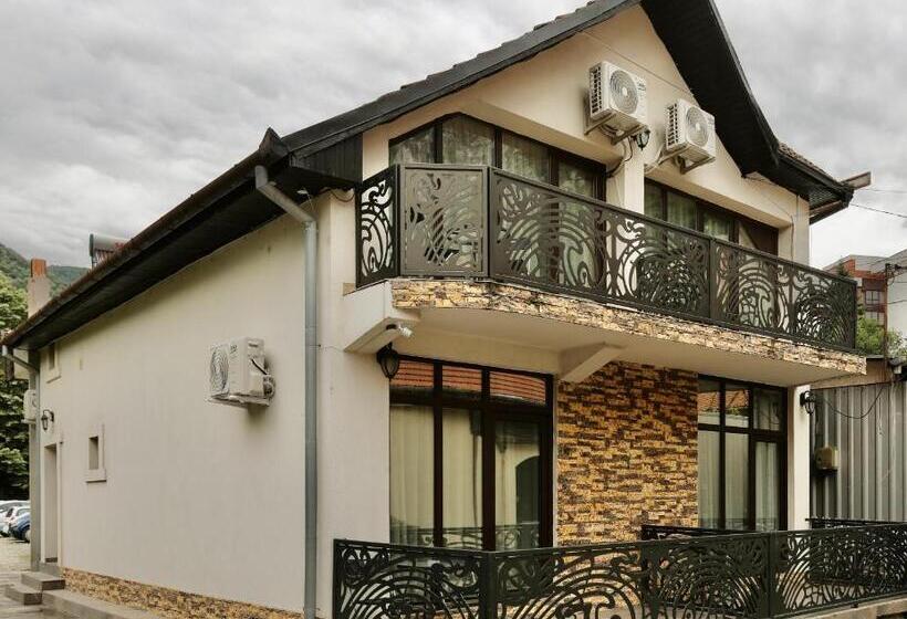 تختخواب و صبحانه Casa Golopența