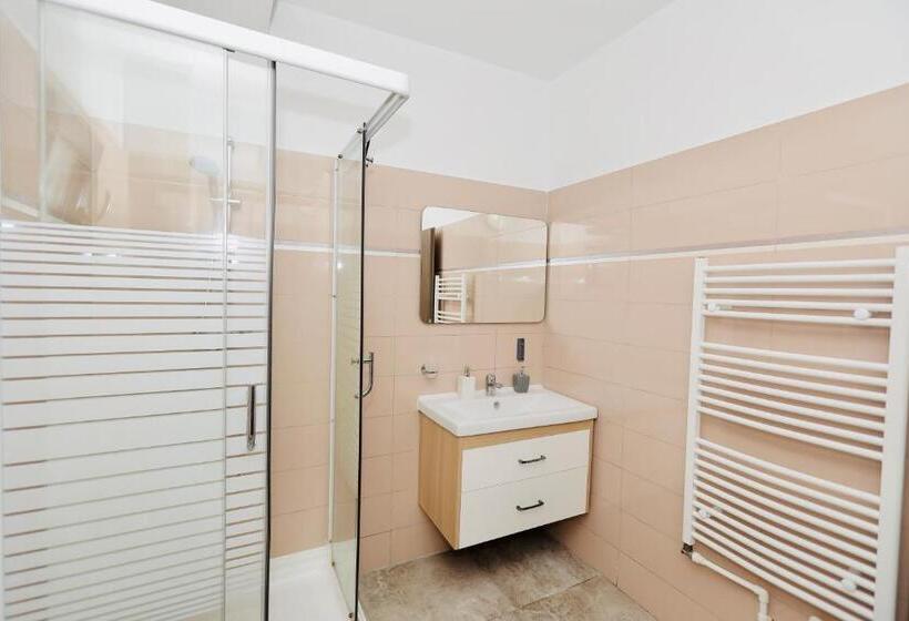 تختخواب و صبحانه Casa Golopența