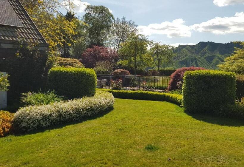 مبيت وإفطار Omaka Lodge