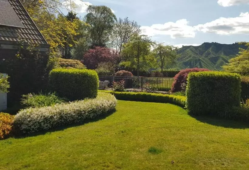 Aamiaismajoitus (B&B) Omaka Lodge