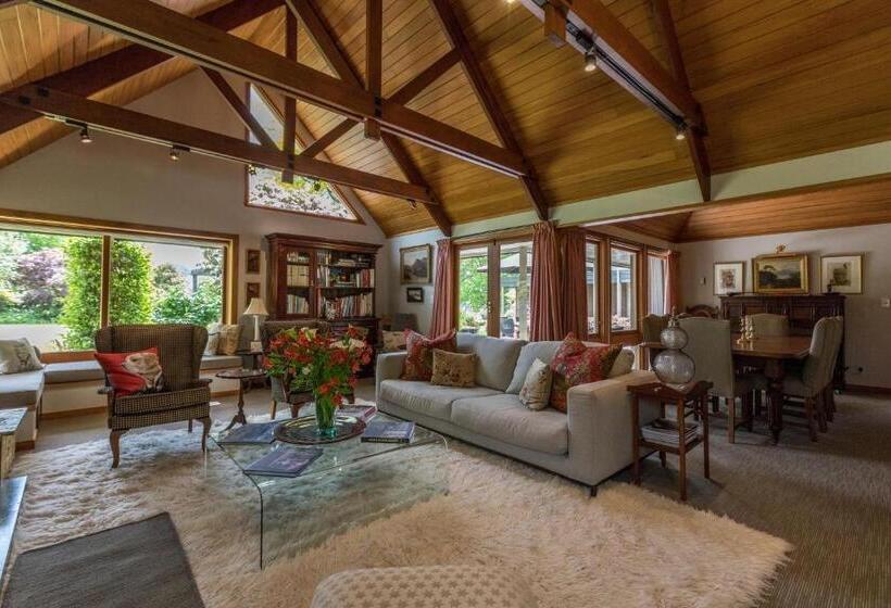 مبيت وإفطار Omaka Lodge