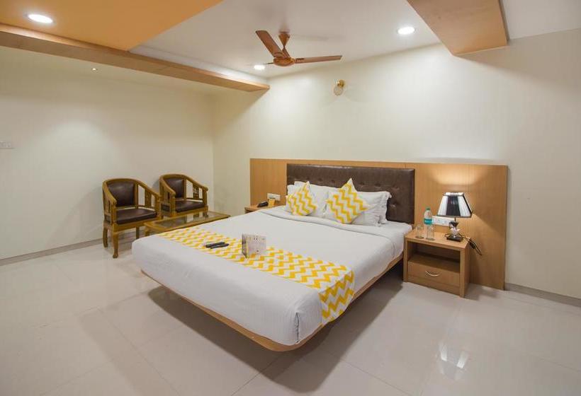 בית מלון כפרי Capital O 11207 Gharonda Residency