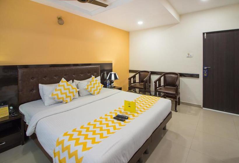 בית מלון כפרי Capital O 11207 Gharonda Residency