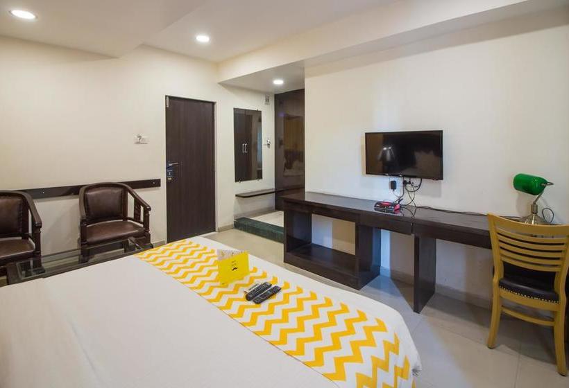 בית מלון כפרי Capital O 11207 Gharonda Residency