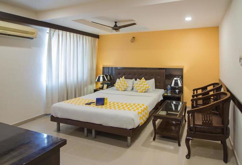 בית מלון כפרי Capital O 11207 Gharonda Residency