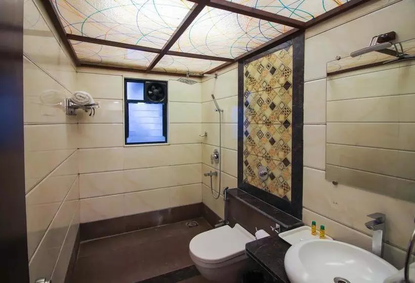 ホテル Capital O 11207 Gharonda Residency