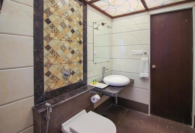 בית מלון כפרי Capital O 11207 Gharonda Residency