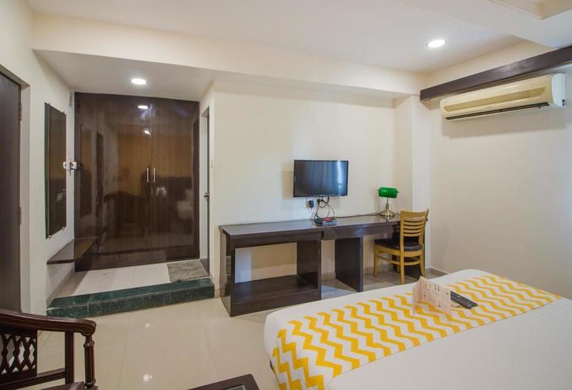 בית מלון כפרי Capital O 11207 Gharonda Residency