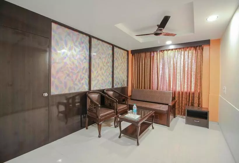 ホテル Capital O 11207 Gharonda Residency