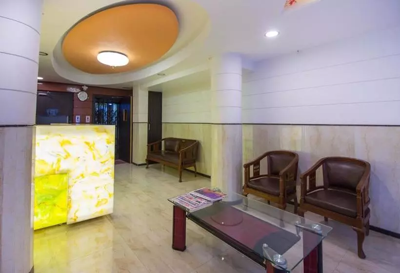 ホテル Capital O 11207 Gharonda Residency