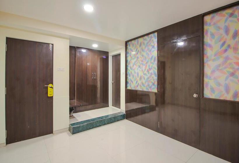 בית מלון כפרי Capital O 11207 Gharonda Residency