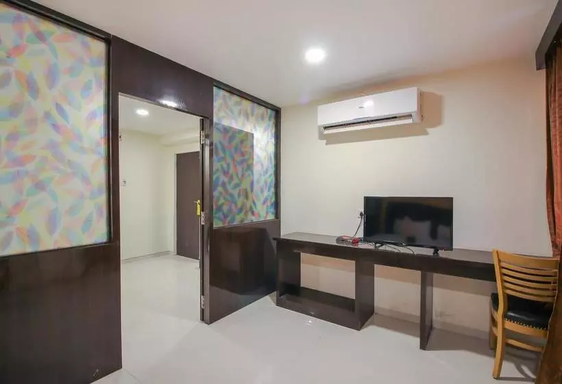 ホテル Capital O 11207 Gharonda Residency