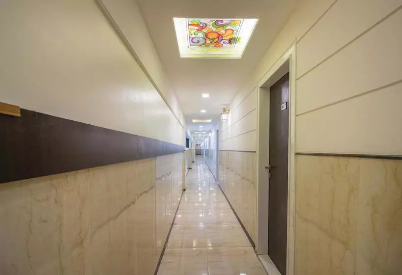 ホテル Capital O 11207 Gharonda Residency