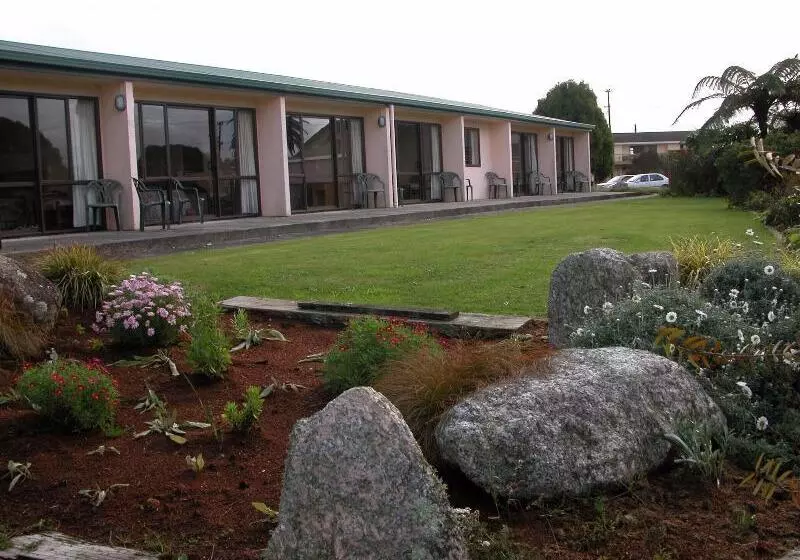 Hotelli Karamea Village