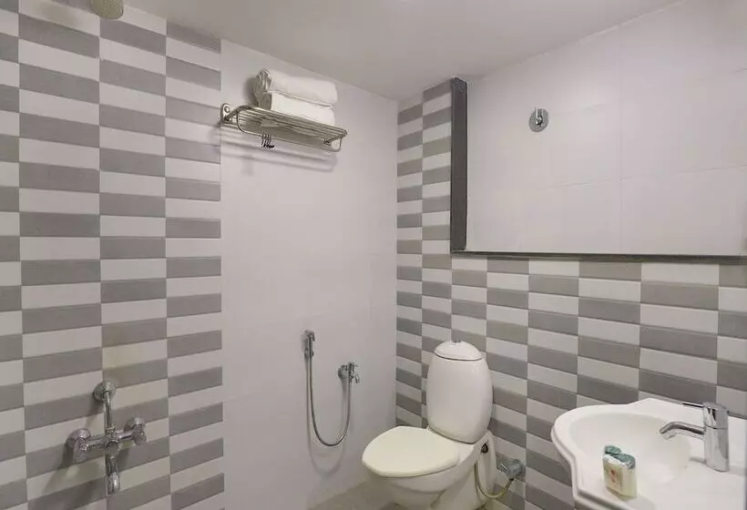 ホテル Oyo Flagship 321 Vastrapur Ahmedabad