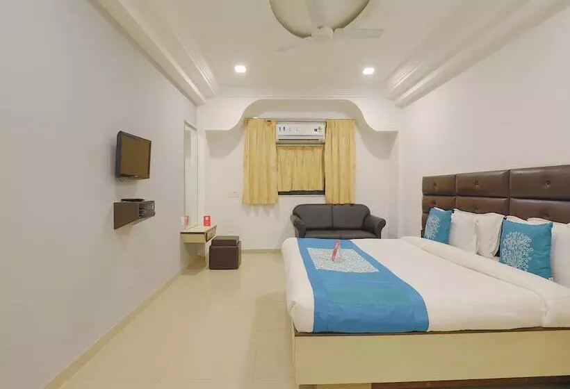 ホテル Oyo Flagship 321 Vastrapur Ahmedabad