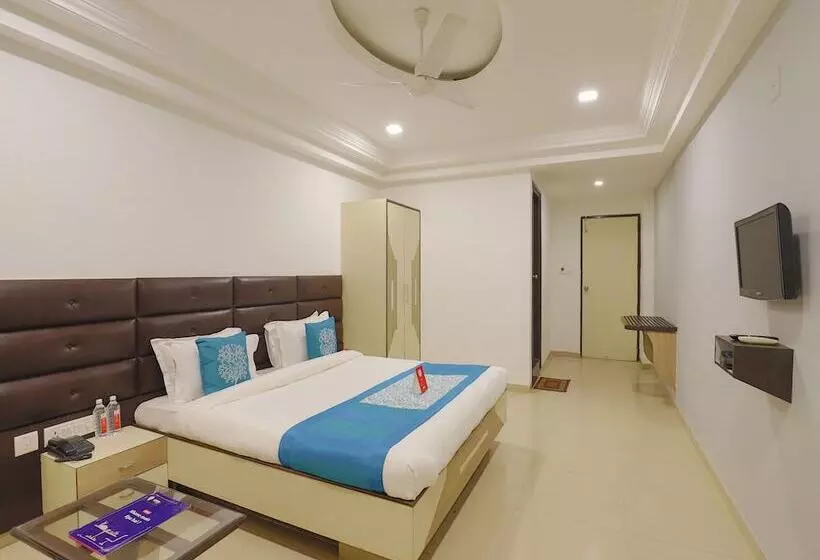 ホテル Oyo Flagship 321 Vastrapur Ahmedabad