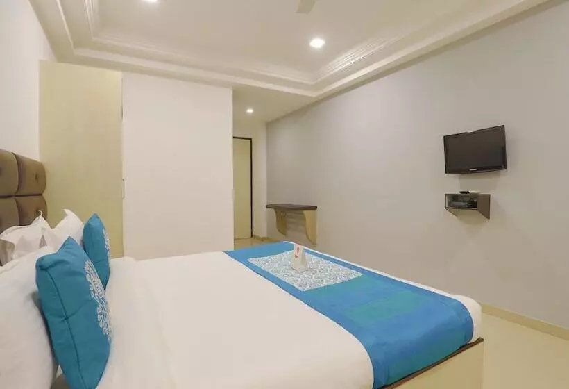 ホテル Oyo Flagship 321 Vastrapur Ahmedabad