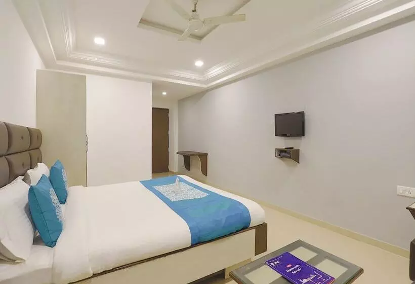 ホテル Oyo Flagship 321 Vastrapur Ahmedabad