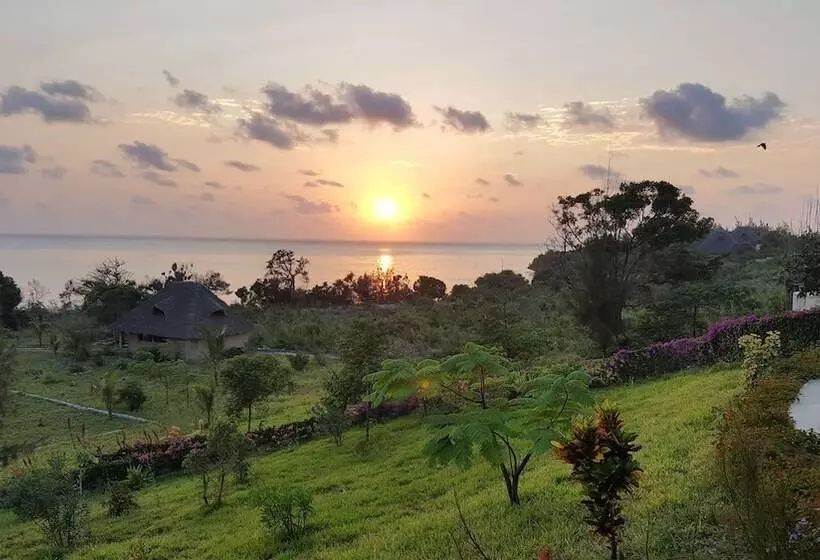Lomakeskus Jua Retreat