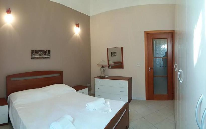 تختخواب و صبحانه I Cappuccini Rooms