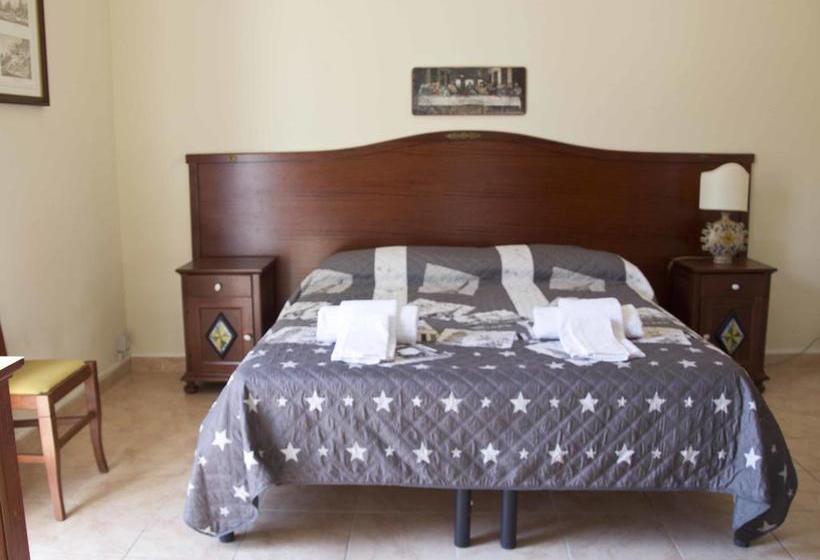 تختخواب و صبحانه I Cappuccini Rooms