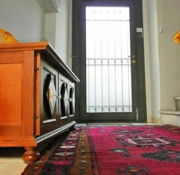 تختخواب و صبحانه I Cappuccini Rooms