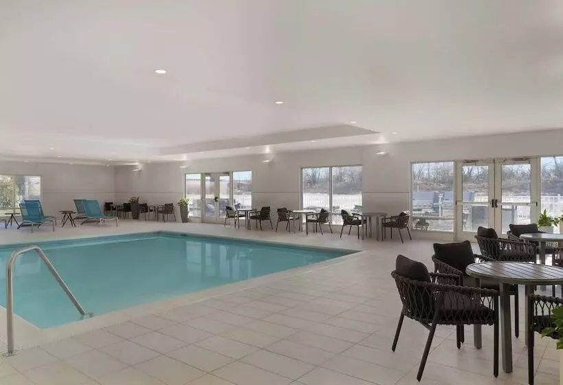 Hotelli Towneplace Suites By Marriott Crown Point