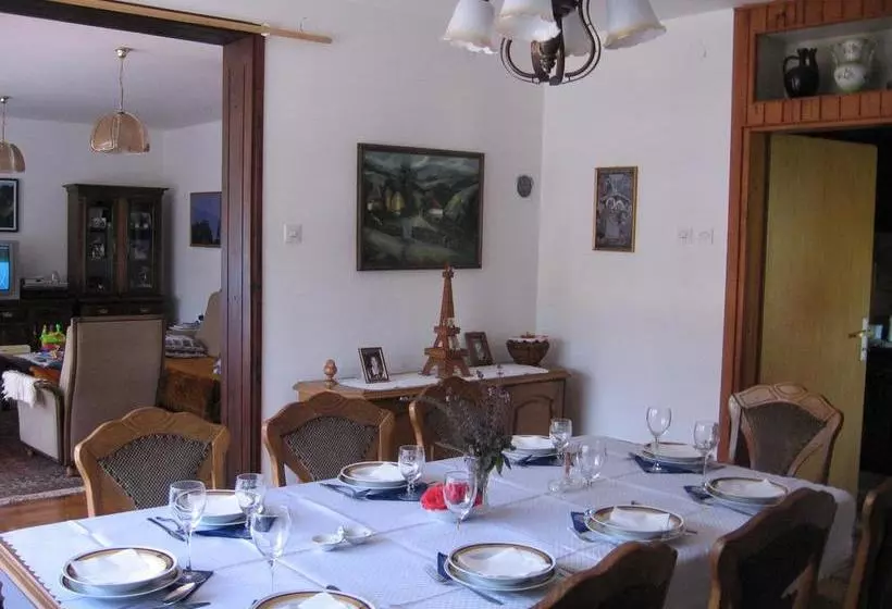 تختخواب و صبحانه Apartman Draga