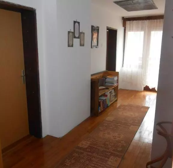 تختخواب و صبحانه Apartman Draga